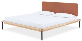 Тапицирано двойно легло от дъбова дървесина с решетка в кафяв/естествен цвят 140x200 cm Fina - Gazzda