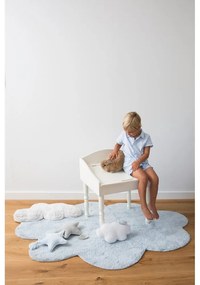 Светлосин ръчно изработен памучен детски килим подходящ за пране 110x170 cm Puffy Dream – Lorena Canals