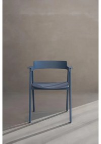 Син трапезен стол с подлакътници от масивен дъб Flip – Gazzda