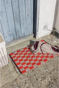 Оранжев/бежов килим за баня за душ от органичен памук 50x80 cm Retro – Mette Ditmer Denmark