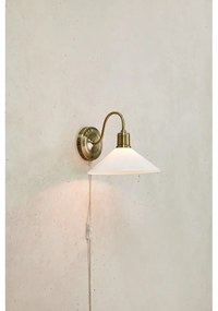 Стенна лампа в бял и месингов цвят Vela – Markslöjd