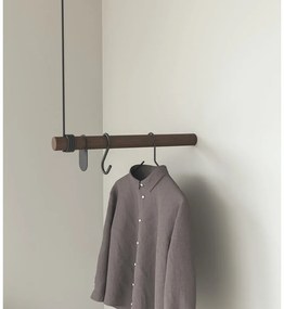 Кафява стенна закачалка от масивен дъб 50 cm Swing – LIND DNA