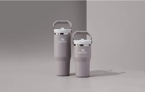 Светлосив термос от неръждаема стомана 600 ml IceFlow™ Flip Straw 2.0 Tumbler Ash – Stanley