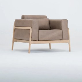 Светлокафяв фотьойл от биволска кожа с масивна дъбова конструкция Fawn - Gazzda