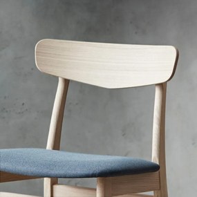 Син/естествен трапезен стол от масивен дъб Mosbøl – Hammel Furniture