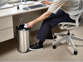 Кошче за боклук с педал от неръждаема стомана в блестящо сребрист цвят 10 l Arc – Joseph Joseph