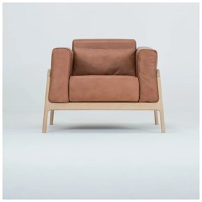 Кресло от коняк кафява биволска кожа с масивна дъбова конструкция Fawn - Gazzda