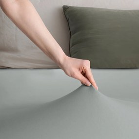 Светлосив еластичен чаршаф от джърси 140x200 cm Amber – Restilo