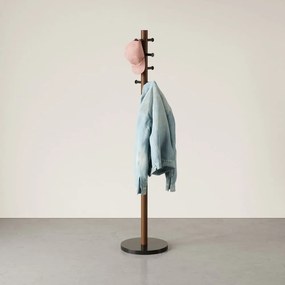 Черна дървена закачалка от естествен каучук Pillar - Umbra