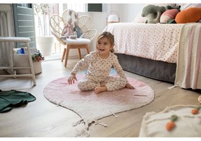 Розов ръчно изработен памучен детски килим подходящ за пране 100x150 cm Ramona the Radish – Lorena Canals