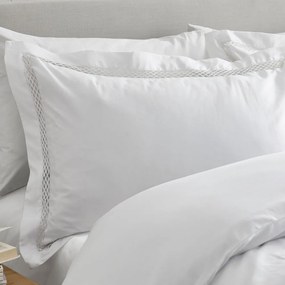 Бяло двойно спално бельо 200x200 cm Classic Lattice Lace – Catherine Lansfield